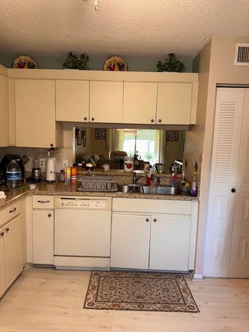 6698 10th Avenue N 106, Lake Worth, FL 33467