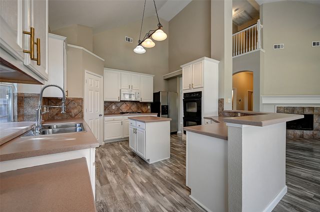 7500 Parkgate Drive, Fort Worth, TX 76137