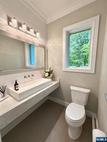 2195 Linwood Avenue, Fort Lee, NJ 07024