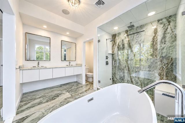 2195 Linwood Avenue, Fort Lee, NJ 07024