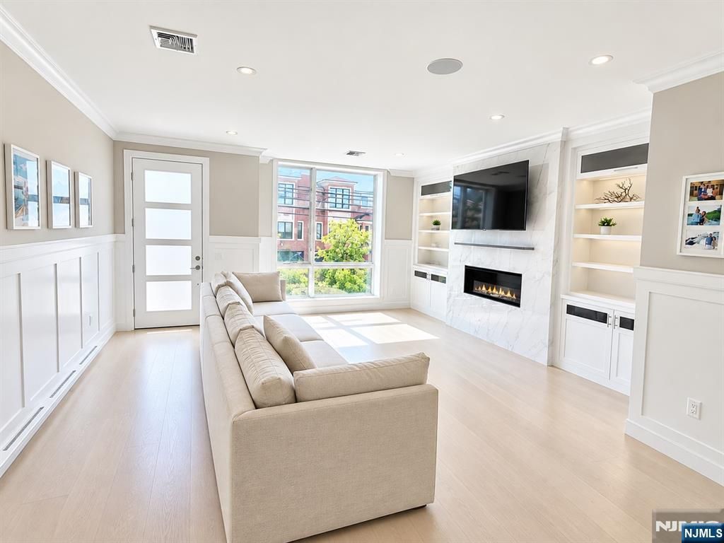 2195 Linwood Avenue, Fort Lee, NJ 07024