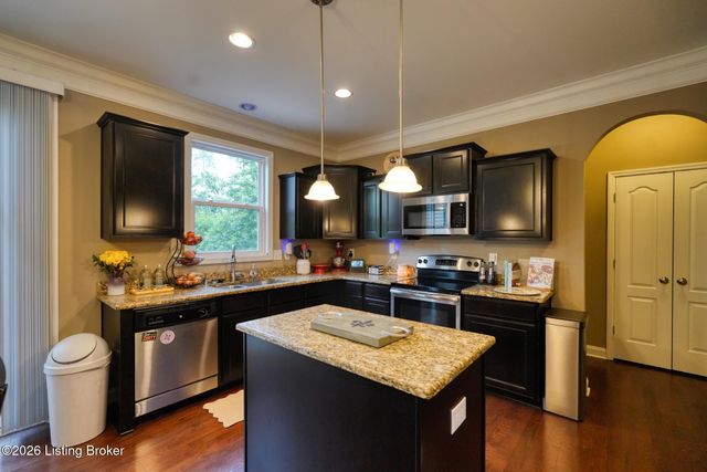 9105 Blue Boulder Ct, Louisville, KY 40291