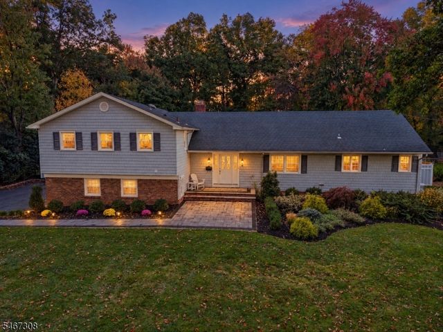 4 Walton Ln, Livingston Twp., NJ 07039