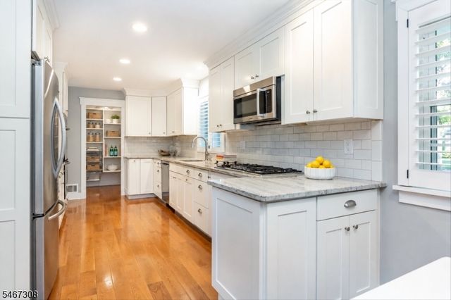 4 Walton Ln, Livingston Twp., NJ 07039