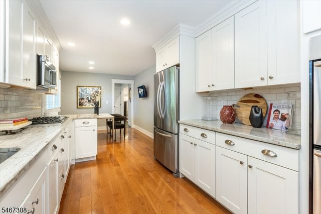 4 Walton Ln, Livingston Twp., NJ 07039