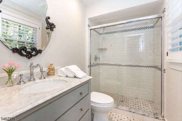 4 Walton Ln, Livingston Twp., NJ 07039