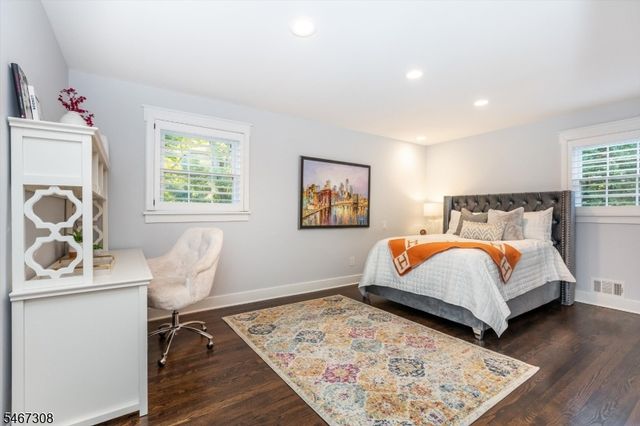 4 Walton Ln, Livingston Twp., NJ 07039