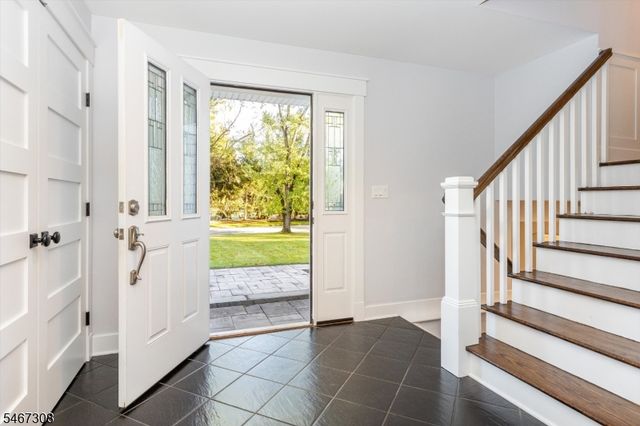 4 Walton Ln, Livingston Twp., NJ 07039