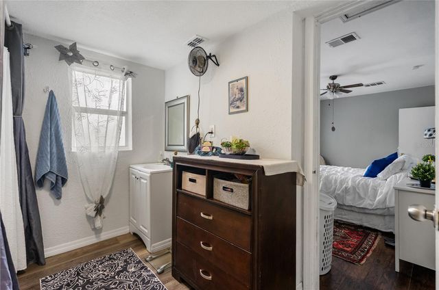 221 AVENUE L NE, Winter Haven, FL 33881