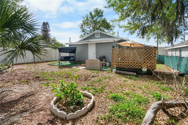 221 AVENUE L NE, Winter Haven, FL 33881