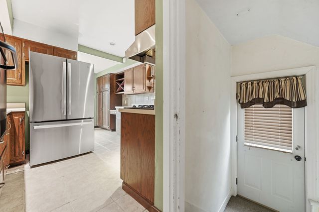 1061 Pacific AVENUE, Brackenridge, PA 15014