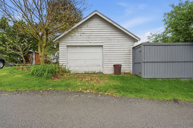 1061 Pacific AVENUE, Brackenridge, PA 15014
