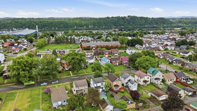 1061 Pacific AVENUE, Brackenridge, PA 15014