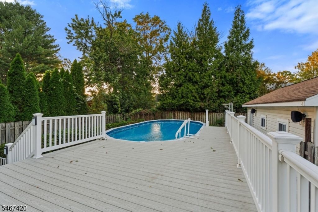432 1St St, Dunellen Boro, NJ 08812 — photo 4