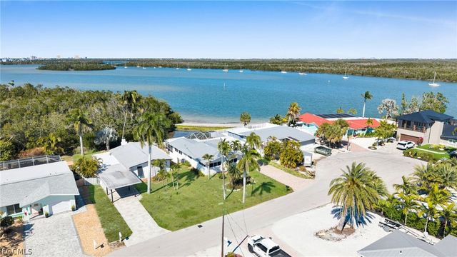 465 Donora BLVD, Fort Myers Beach, FL 33931