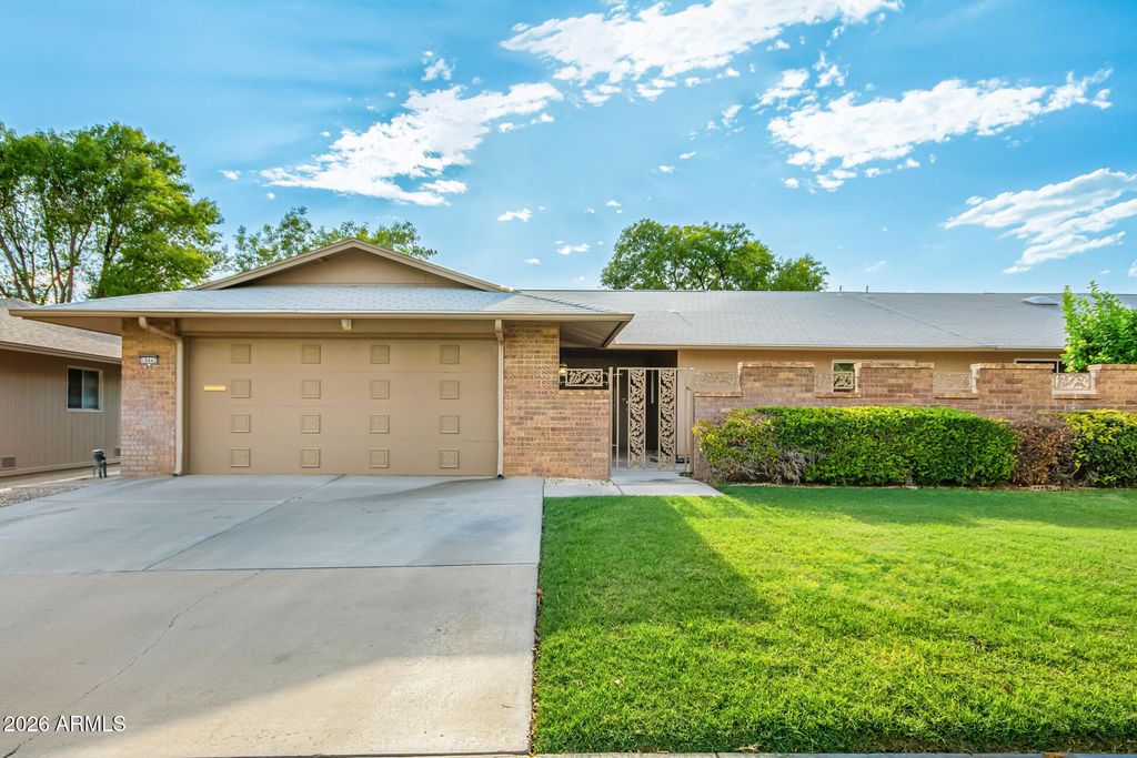 18442 N 104TH Avenue, Sun City, AZ 85373 — exterior