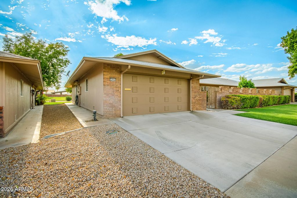 18442 N 104TH Avenue, Sun City, AZ 85373 — photo 2