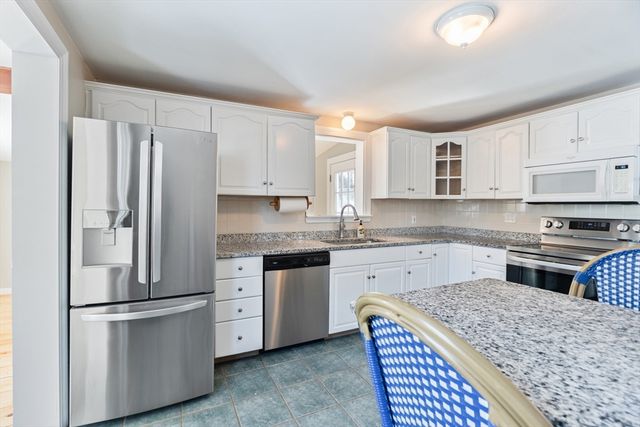 9 Pearl St, Walpole, MA 02081