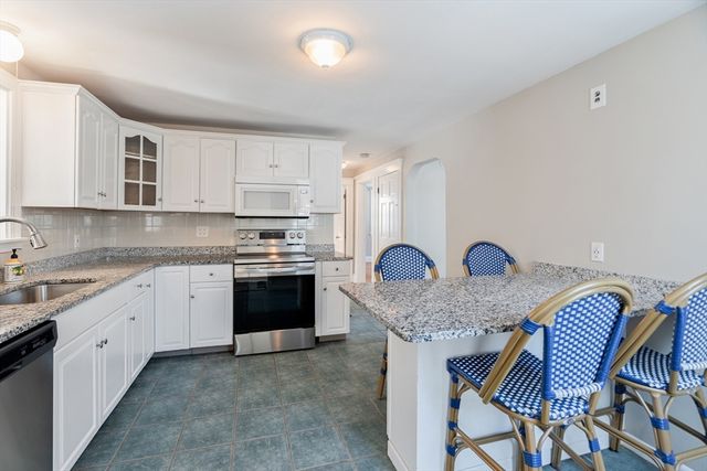 9 Pearl St, Walpole, MA 02081