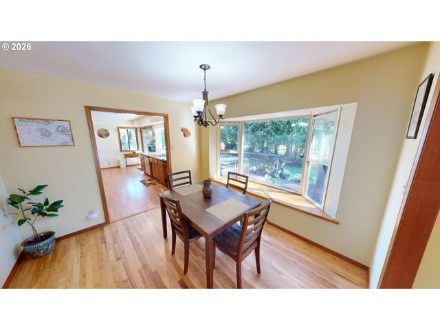 925 7TH St, Brookings, OR 97415