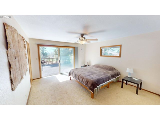 925 7TH St, Brookings, OR 97415