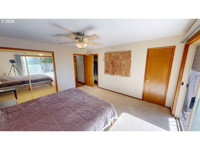 925 7TH St, Brookings, OR 97415