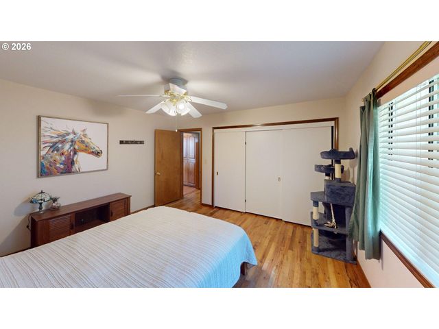 925 7TH St, Brookings, OR 97415