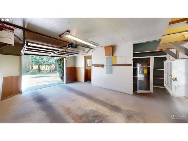 925 7TH St, Brookings, OR 97415
