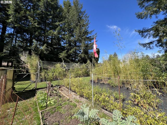 925 7TH St, Brookings, OR 97415