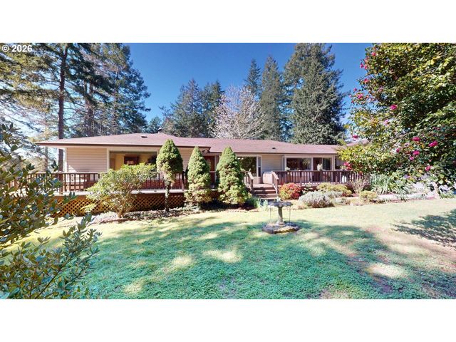 925 7TH St, Brookings, OR 97415