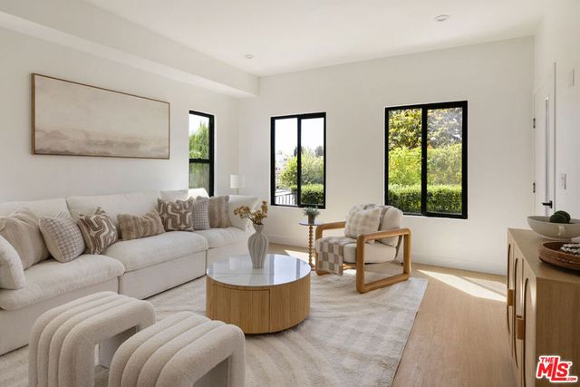1294 S Citrus Avenue, Los Angeles, CA 90019