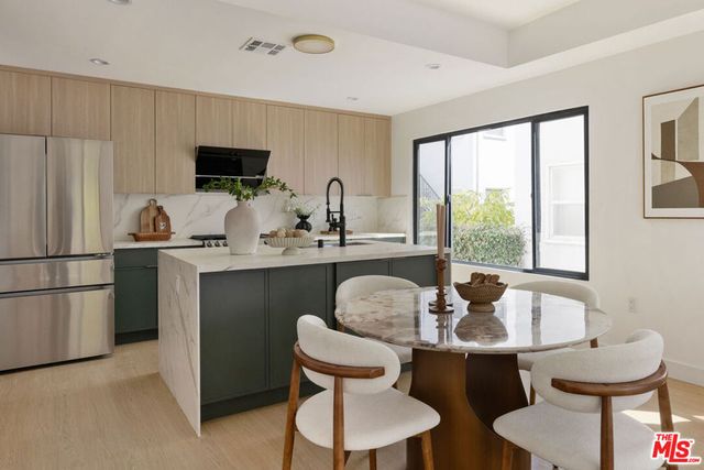 1294 S Citrus Avenue, Los Angeles, CA 90019