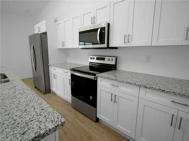 6204 Forest CT, Labelle, FL 33935