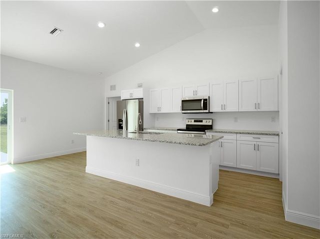 6204 Forest CT, Labelle, FL 33935