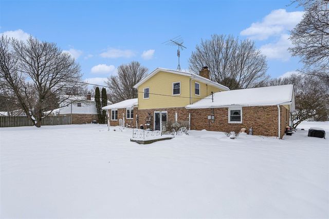 6033 Clearbrook Drive, Stevensville, MI 49127