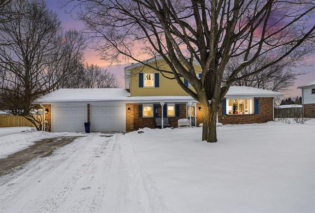 6033 Clearbrook Drive, Stevensville, MI 49127