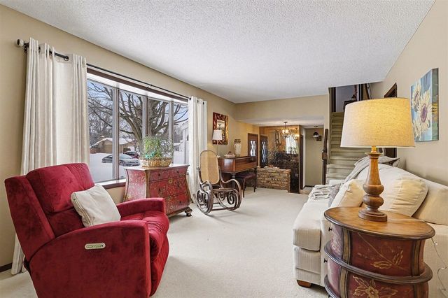 6033 Clearbrook Drive, Stevensville, MI 49127