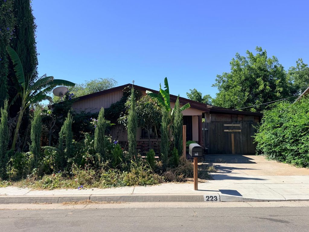 223 W Alluvial Avenue, Pinedale, CA 93650