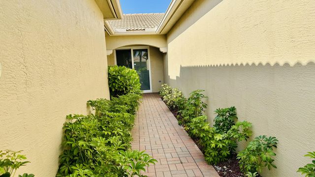 8601 Mangrove Cay, West Palm Beach, FL 33411