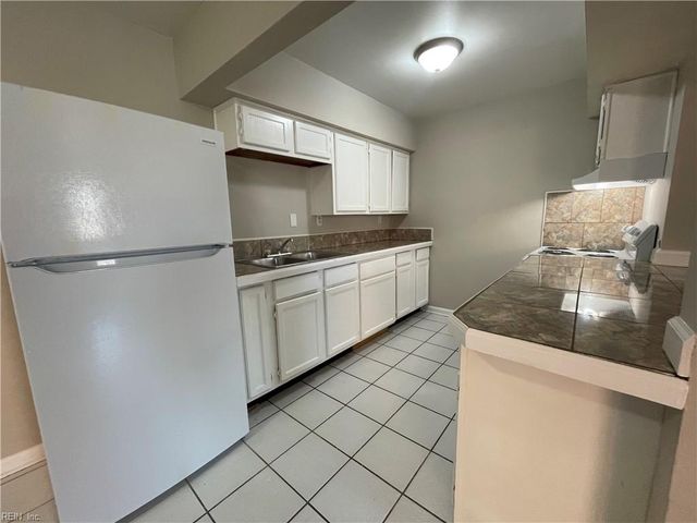 719 Marvin Ave Apt 206, Norfolk, VA 23518