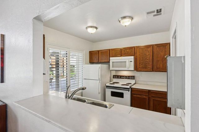 1050 E Ramon Road 41, Palm Springs, CA 92264