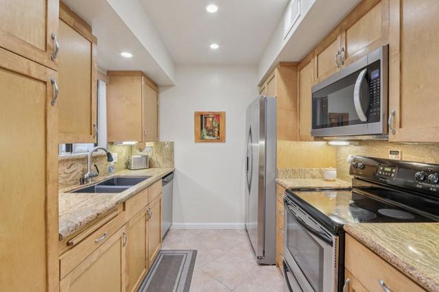 1050 E Ramon Road 41, Palm Springs, CA 92264