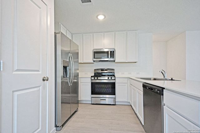 3738 SWIFT FOX RD, New Braunfels, TX 78132