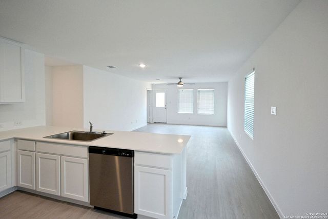 3738 SWIFT FOX RD, New Braunfels, TX 78132