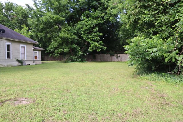1414 Wesley Street, Greenville, TX 75401