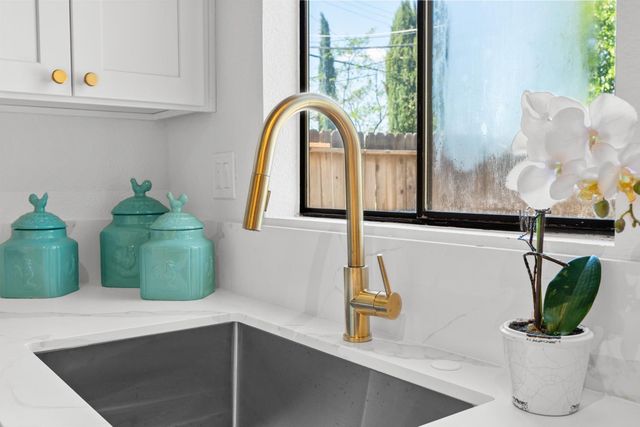 5915 35th Ave, Sacramento, CA 95824