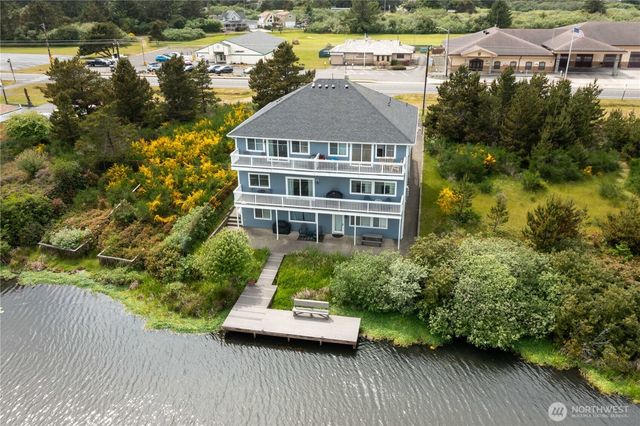 560 Point Brown Avenue NE, Ocean Shores, WA 98569
