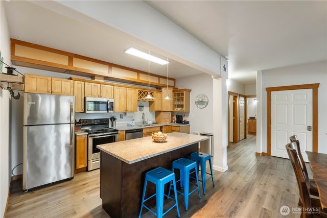 560 Point Brown Avenue NE, Ocean Shores, WA 98569