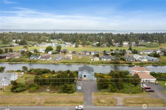 560 Point Brown Avenue NE, Ocean Shores, WA 98569