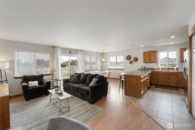 560 Point Brown Avenue NE, Ocean Shores, WA 98569